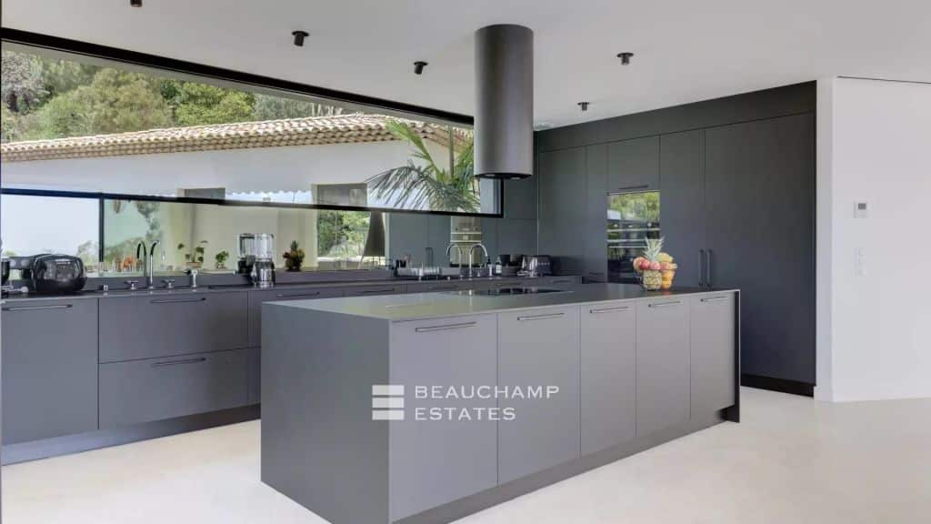 Super Cannes Hills -Stunning holiday villa with luxury services and sea views