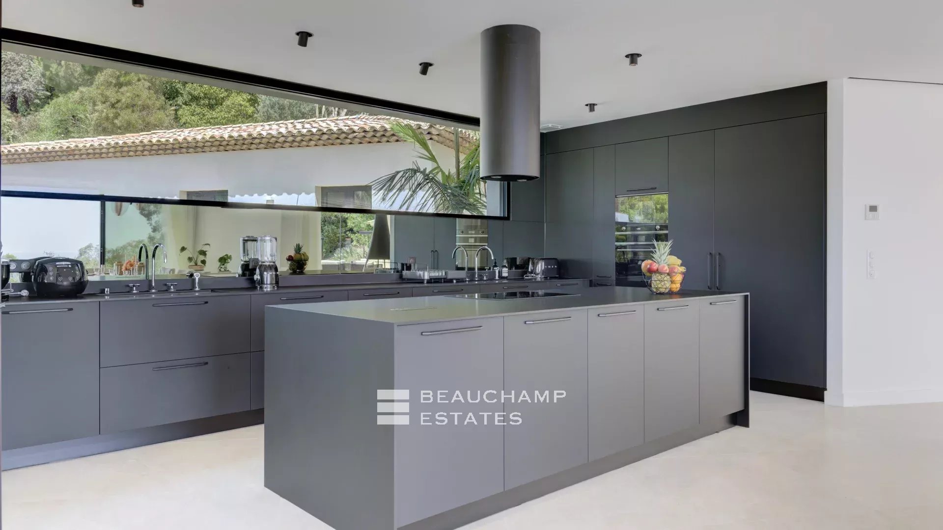 Super Cannes – Superbe villa de vacances avec prestation de luxe et vue mer Super Cannes Hills -Stunning holiday villa with luxury services and sea views