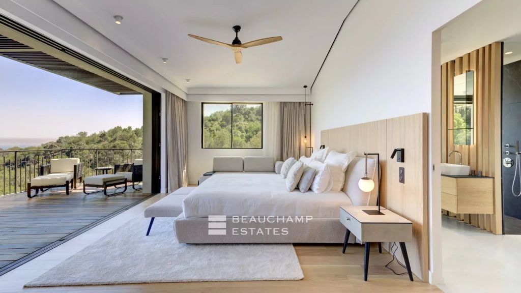 Super Cannes Hills -Stunning holiday villa with luxury services and sea views