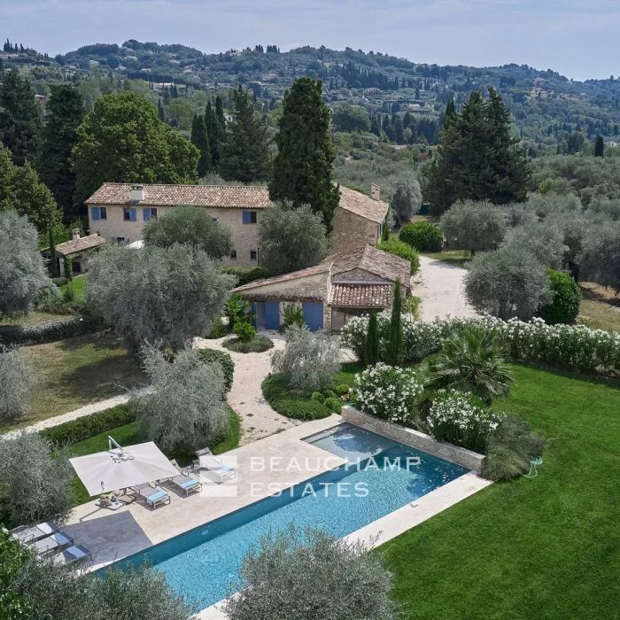 Superbe ferme rénovée du 18ème siècle à Grasse
