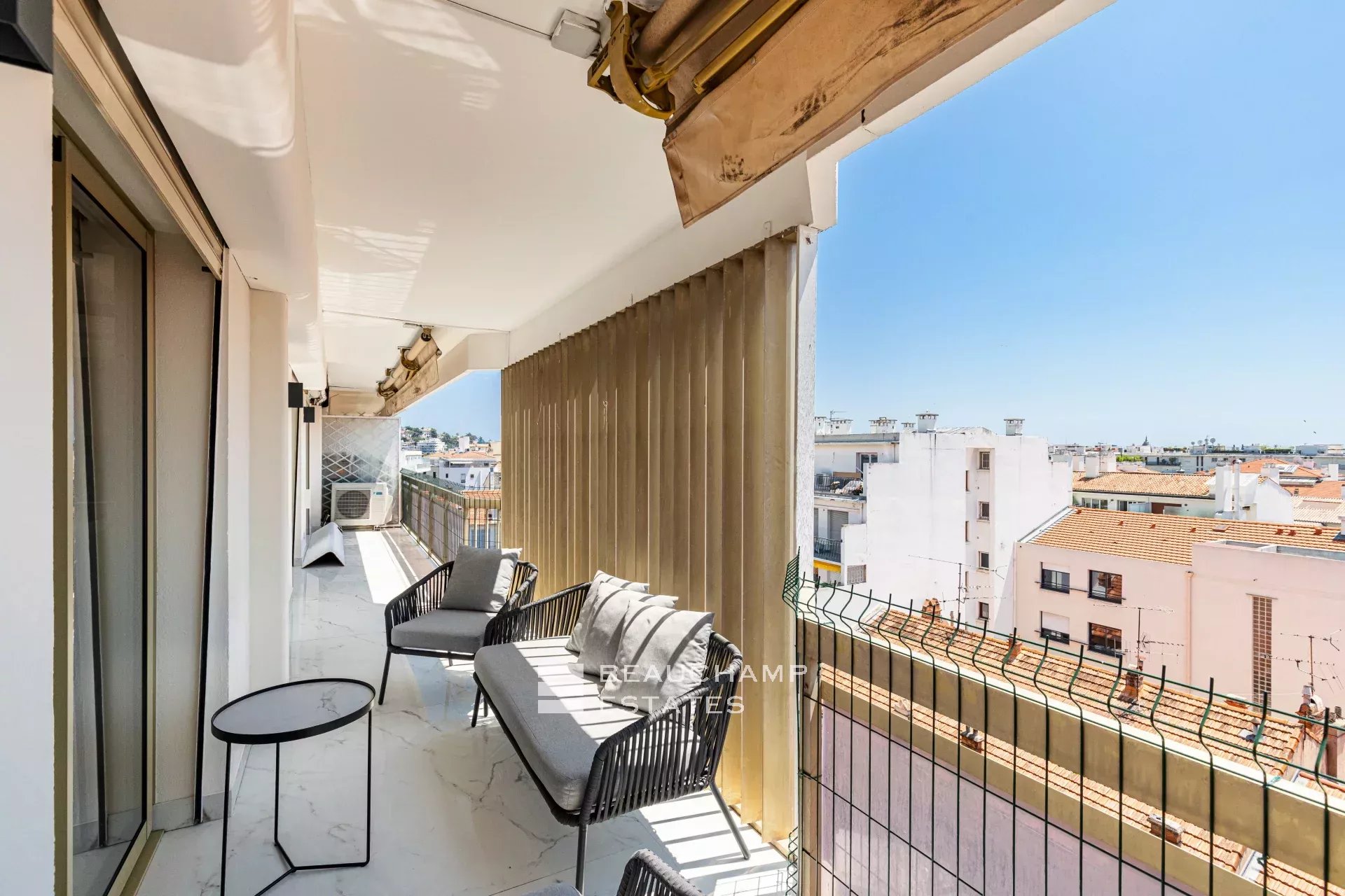 Superb 4 bedroom penthouse – Cannes Centre Superb 4 bedroom penthouse – Cannes Centre