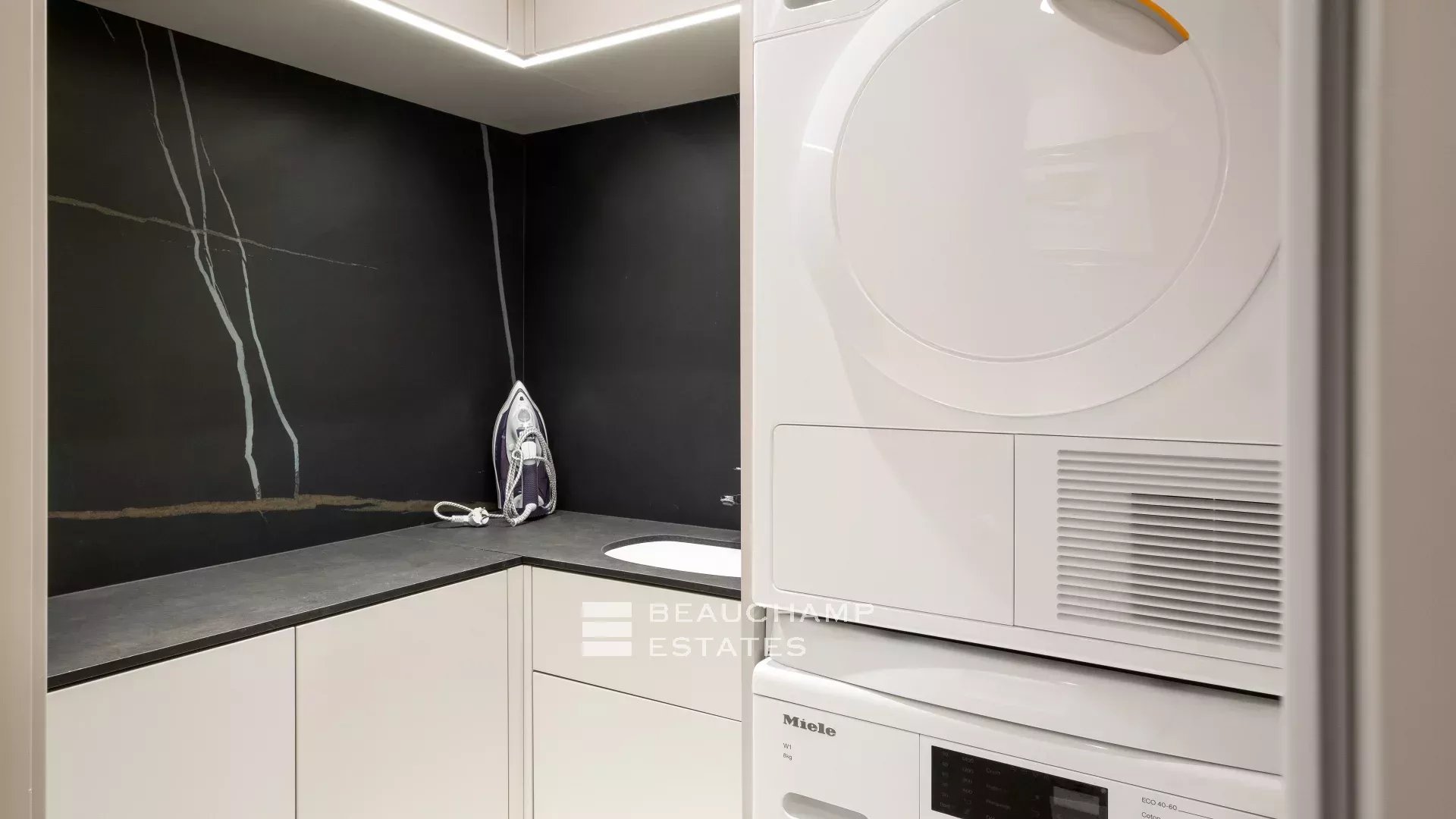 Superb 4 bedroom penthouse – Cannes Centre Superb 4 bedroom penthouse – Cannes Centre