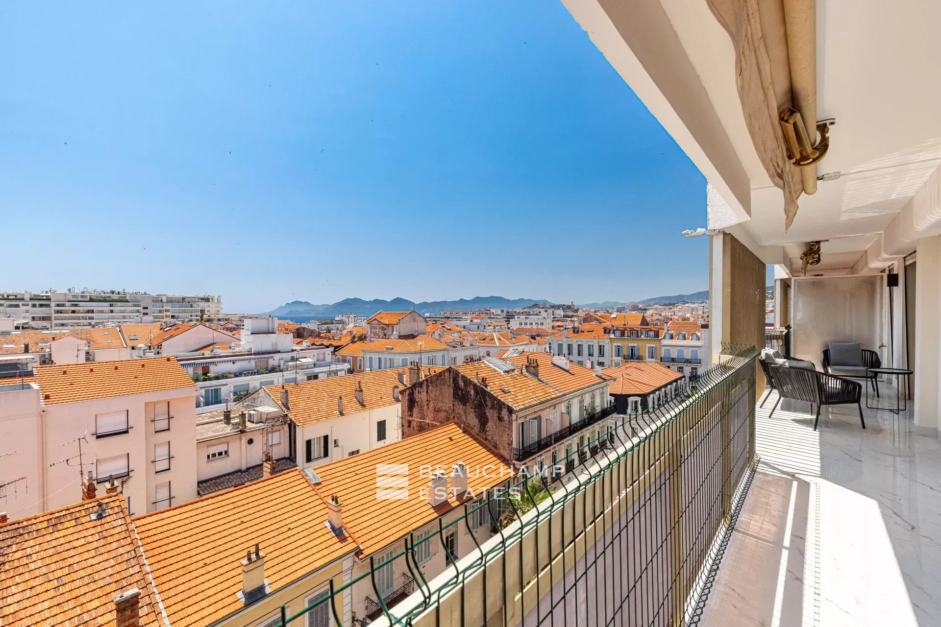 Superb 4 bedroom penthouse – Cannes Centre Superb 4 bedroom penthouse – Cannes Centre