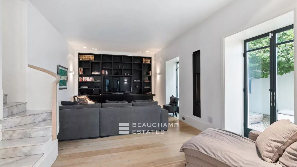 Superb Belle Époque villa with 6 bedrooms and panoramic sea views, near the city center of Cannes