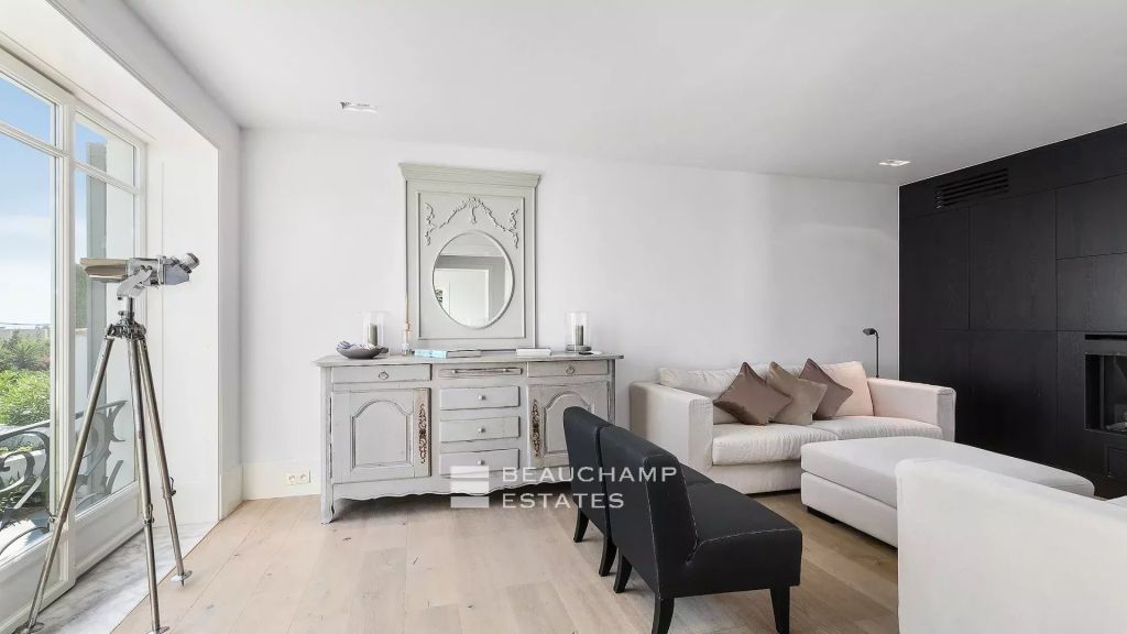 Superb Belle Époque villa with 6 bedrooms and panoramic sea views, near the city center of Cannes