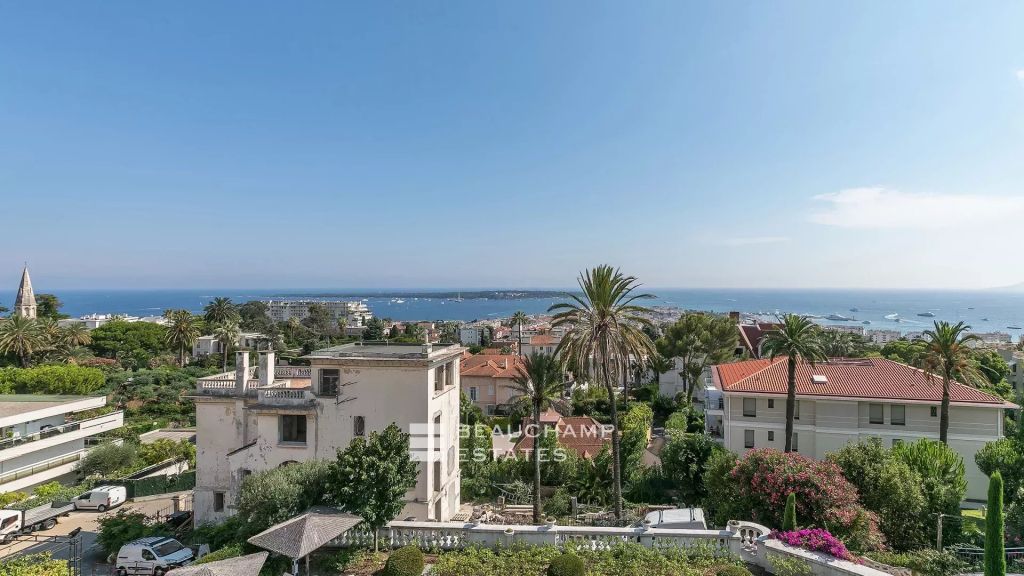 Superb Belle Époque villa with 6 bedrooms and panoramic sea views, near the city center of Cannes
