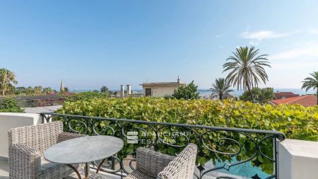 Superb Belle Époque villa with 6 bedrooms and panoramic sea views, near the city center of Cannes