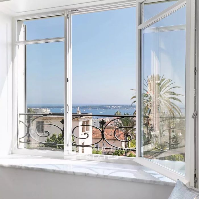 Investir dans un appartement de luxe à Cannes : avantages et tendances