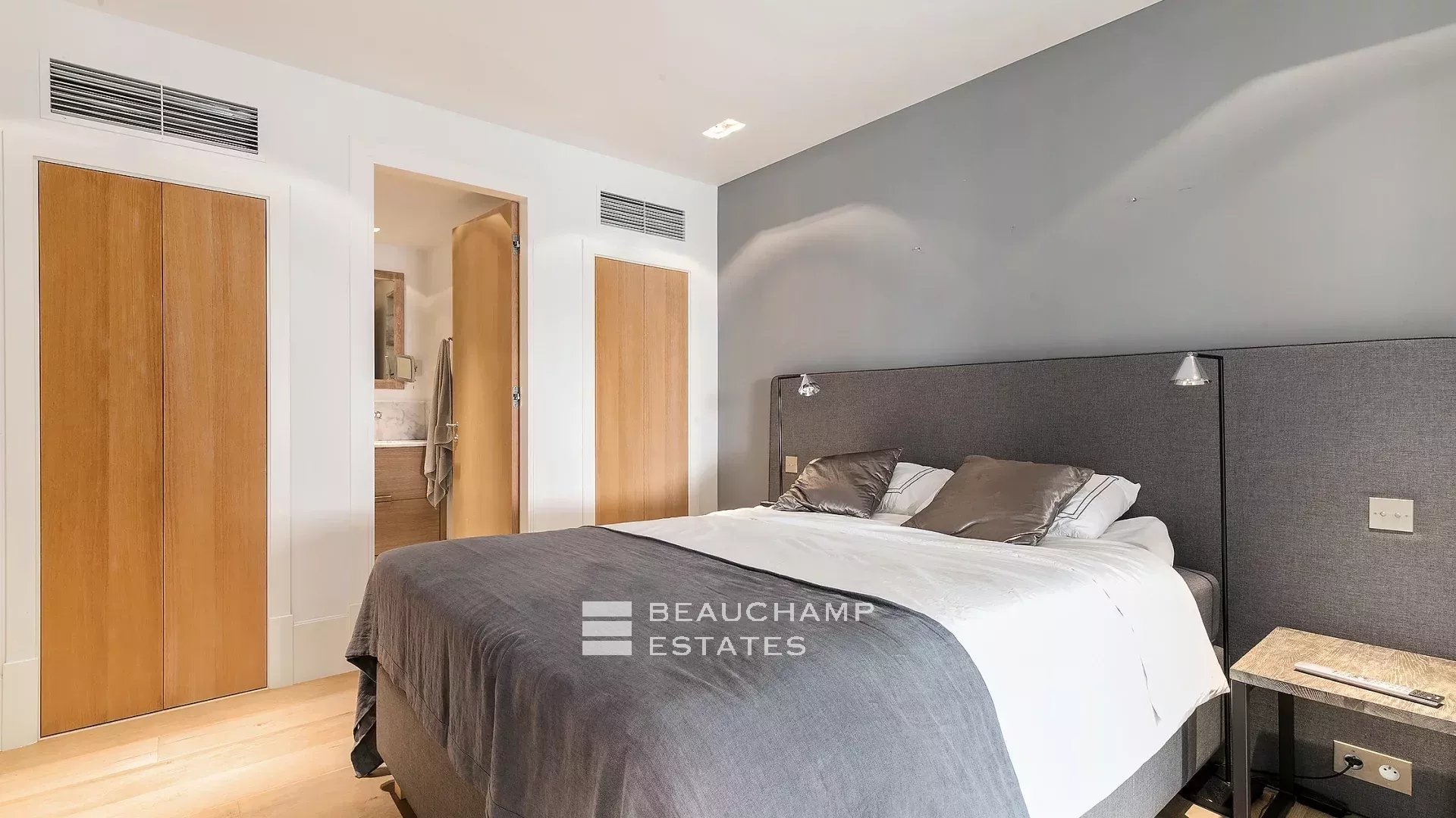 Superbe villa Belle Époque 6 chambres avec vue mer panoramique à proximité du centre-ville de Cannes Superb Belle Époque villa with 6 bedrooms and panoramic sea views, near the city center of Cannes