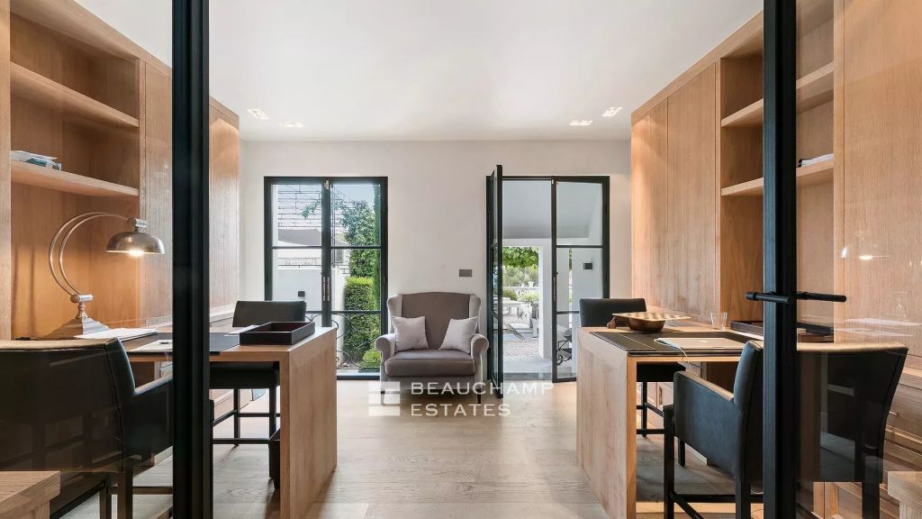 Superb Belle Époque villa with 6 bedrooms and panoramic sea views, near the city center of Cannes