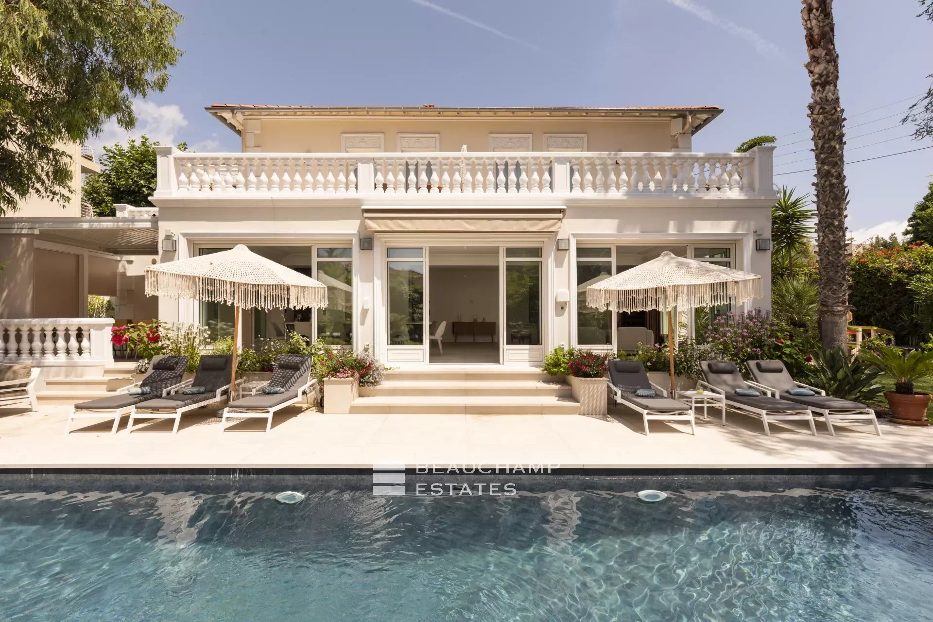 Superb Belle Époque villa with 7 bedrooms in the heart of the Basse Californie Superb Belle Époque villa with 7 bedrooms in the heart of the Basse Californie