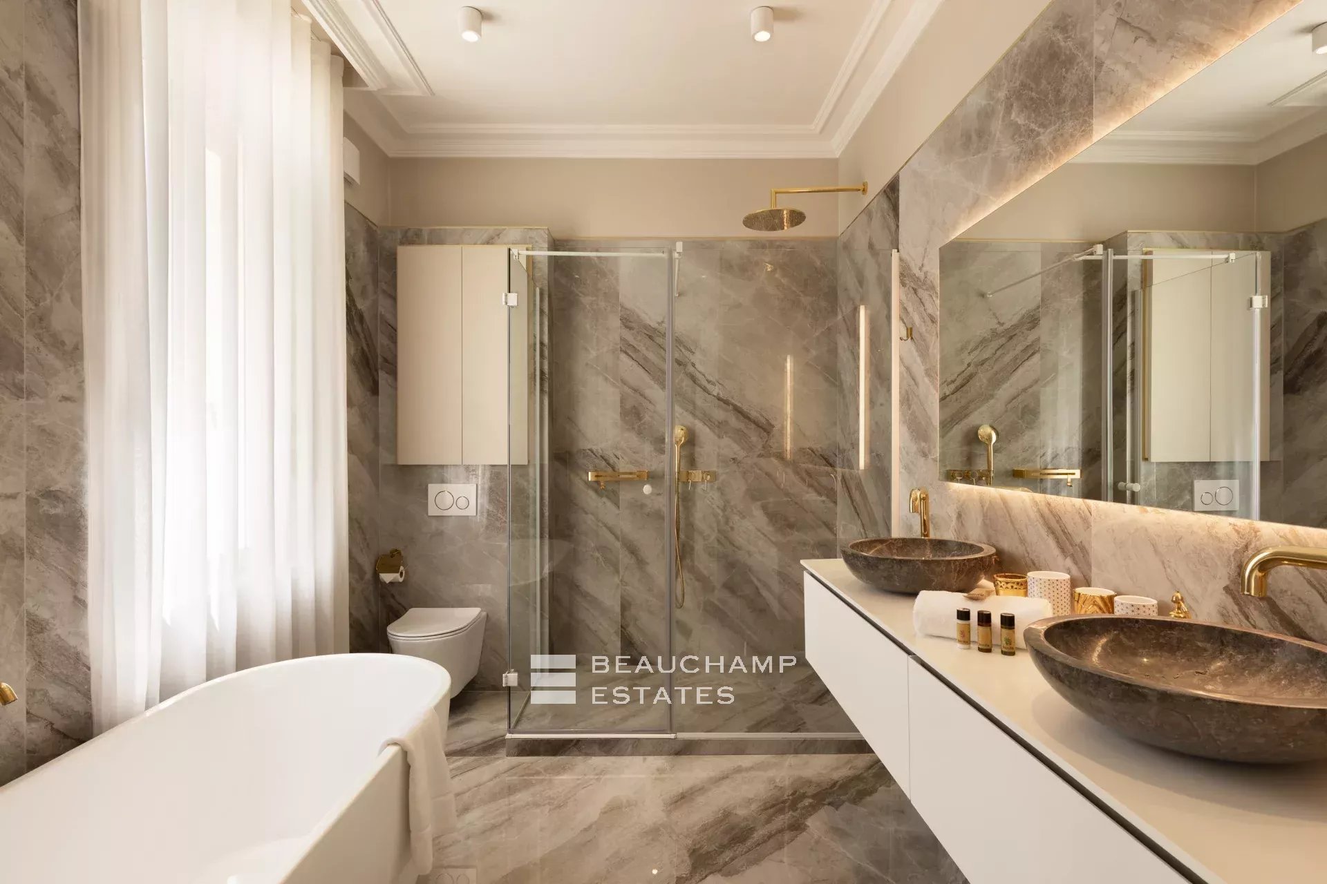 Superb Belle Époque villa with 7 bedrooms in the heart of the Basse Californie Superb Belle Époque villa with 7 bedrooms in the heart of the Basse Californie