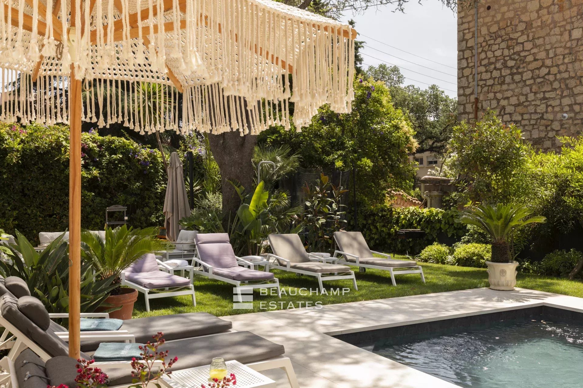 Superb Belle Époque villa with 7 bedrooms in the heart of the Basse Californie Superb Belle Époque villa with 7 bedrooms in the heart of the Basse Californie