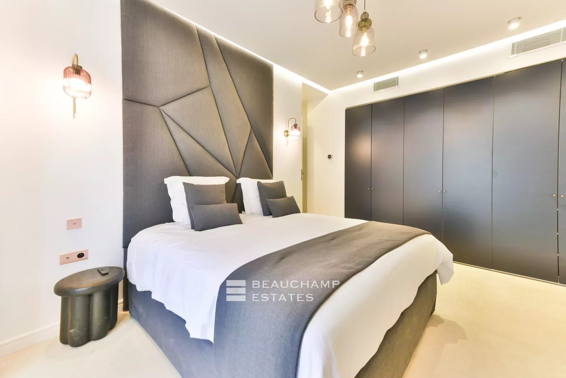 Superb Belle Époque villa with 7 bedrooms in the heart of the Basse Californie Superb Belle Époque villa with 7 bedrooms in the heart of the Basse Californie