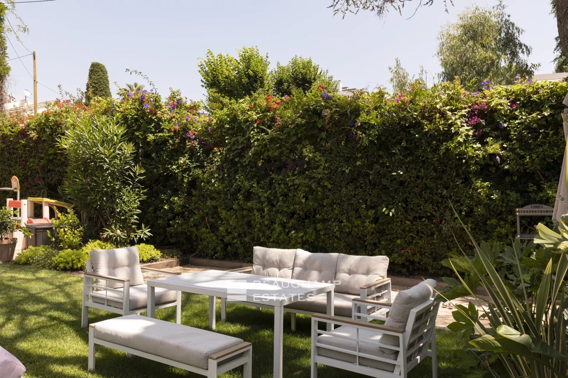 Superb Belle Époque villa with 7 bedrooms in the heart of the Basse Californie Superb Belle Époque villa with 7 bedrooms in the heart of the Basse Californie