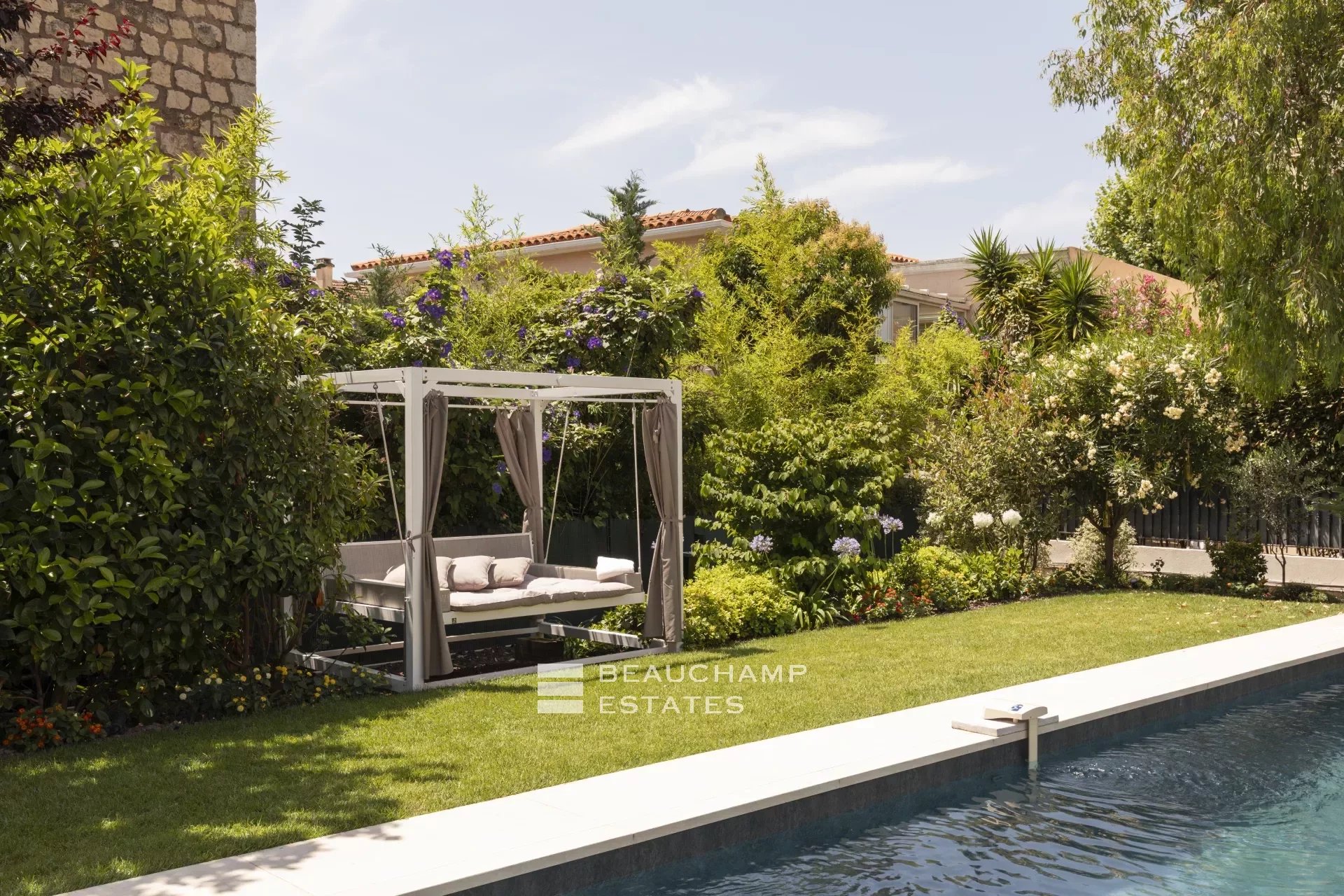 Superb Belle Époque villa with 7 bedrooms in the heart of the Basse Californie Superb Belle Époque villa with 7 bedrooms in the heart of the Basse Californie