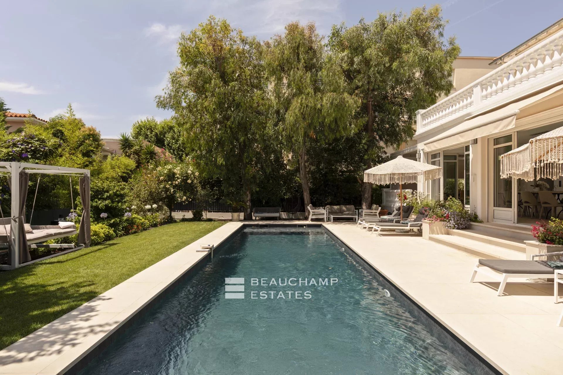 Superb Belle Époque villa with 7 bedrooms in the heart of the Basse Californie Superb Belle Époque villa with 7 bedrooms in the heart of the Basse Californie