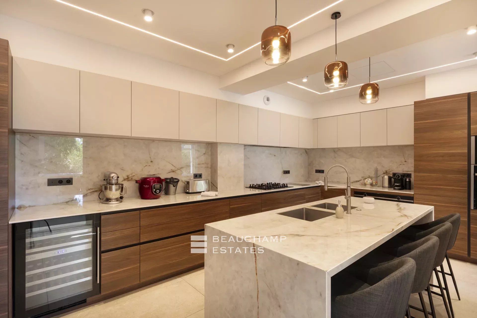 Superb Belle Époque villa with 7 bedrooms in the heart of the Basse Californie Superb Belle Époque villa with 7 bedrooms in the heart of the Basse Californie