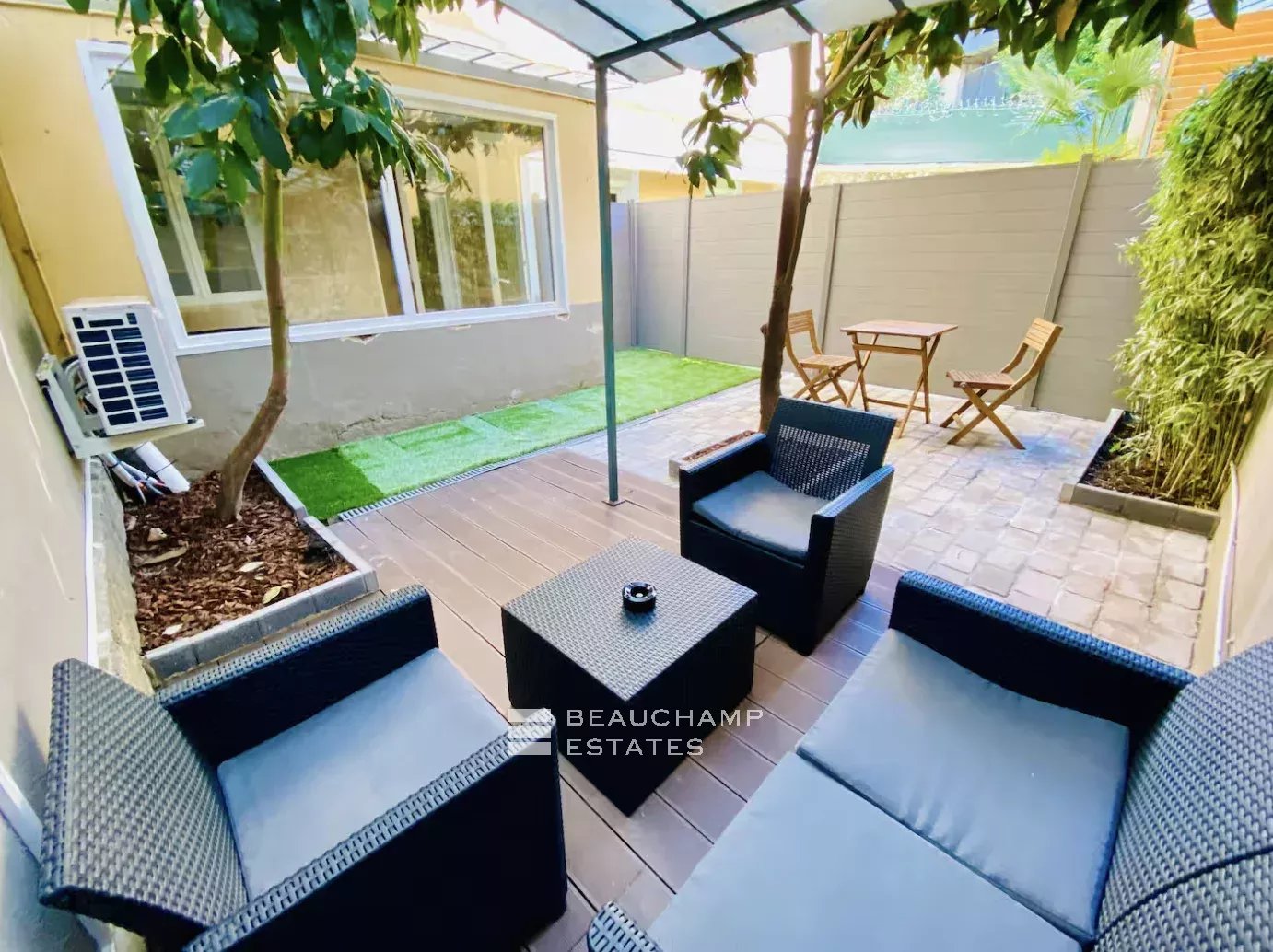 Superb new studio with large terrace – Cannes center Superb new studio with large terrace – Cannes center