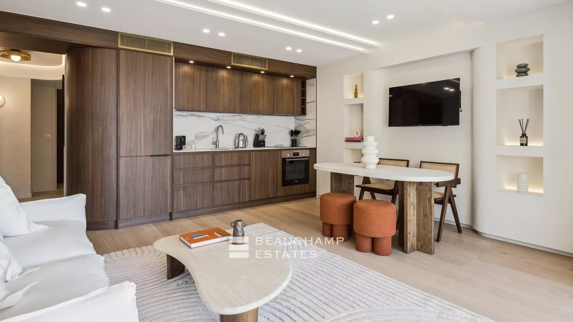 Superb renovated apartment facing the Palais – Cannes Croisette Superb renovated apartment facing the Palais – Cannes Croisette
