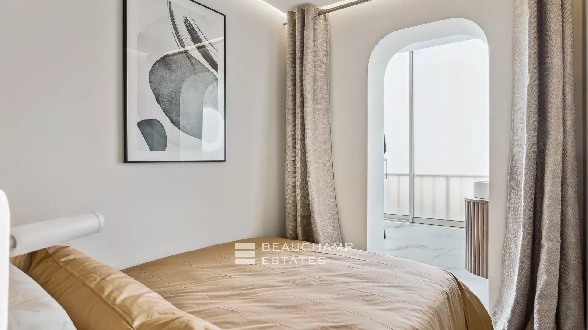 Superb renovated apartment facing the Palais – Cannes Croisette Superb renovated apartment facing the Palais – Cannes Croisette