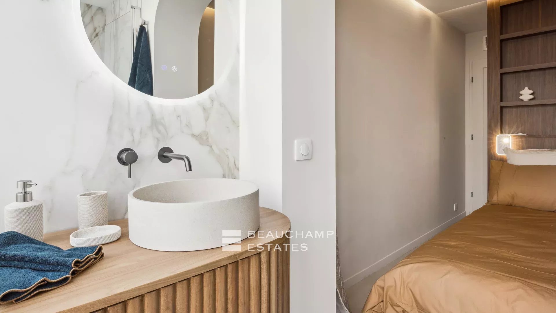 Superb renovated apartment facing the Palais – Cannes Croisette Superb renovated apartment facing the Palais – Cannes Croisette