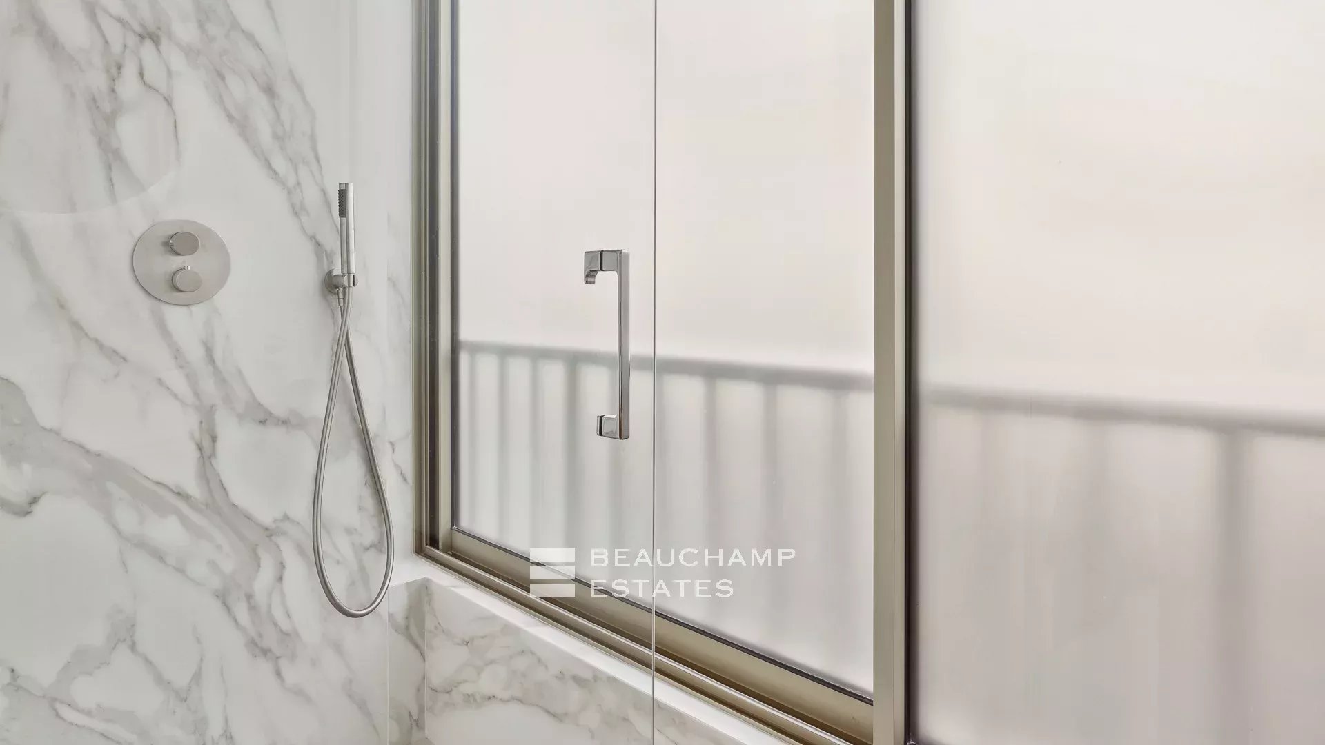 Superb renovated apartment facing the Palais – Cannes Croisette Superb renovated apartment facing the Palais – Cannes Croisette