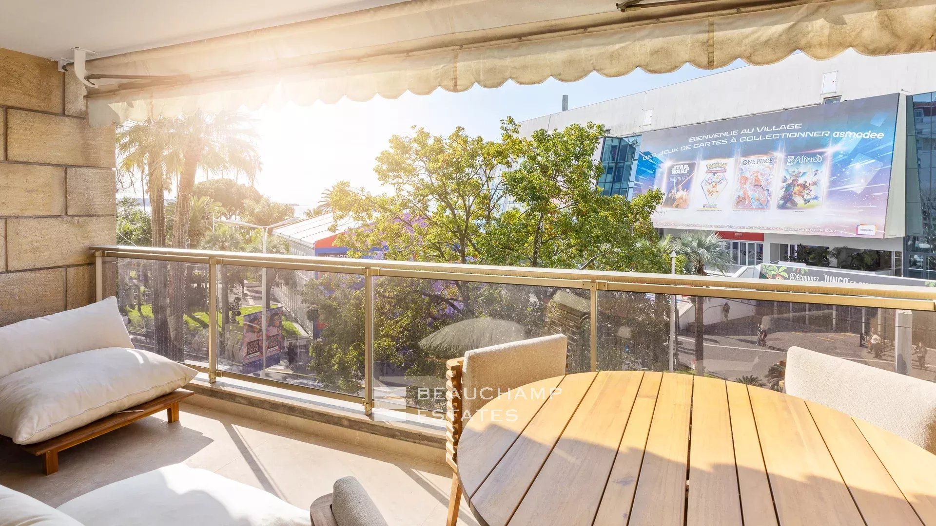 Superb renovated apartment facing the Palais – Cannes Croisette Superb renovated apartment facing the Palais – Cannes Croisette