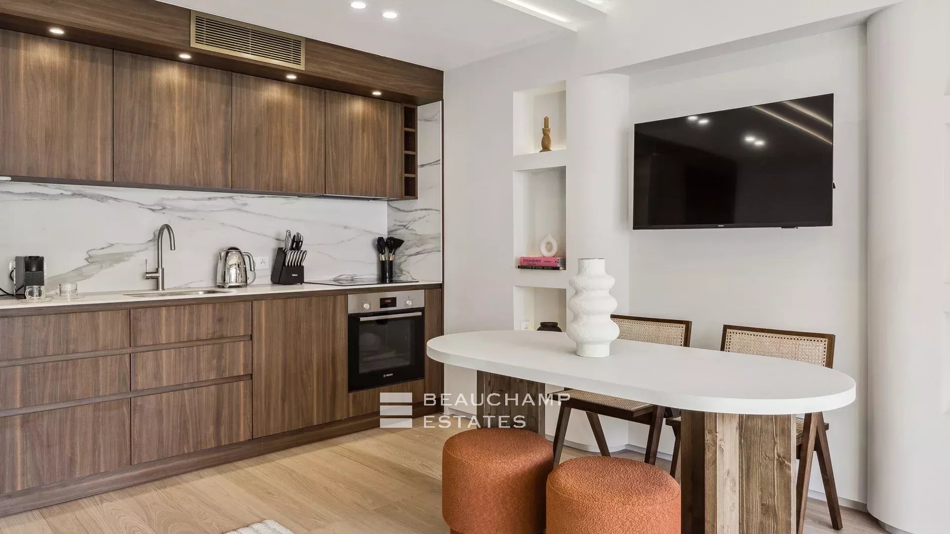 Superb renovated apartment facing the Palais – Cannes Croisette Superb renovated apartment facing the Palais – Cannes Croisette