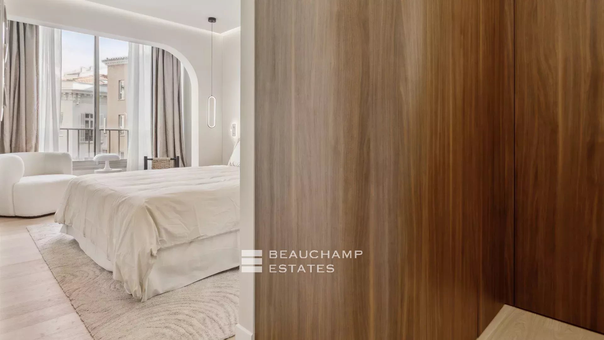 Superb renovated apartment facing the Palais – Cannes Croisette Superb renovated apartment facing the Palais – Cannes Croisette