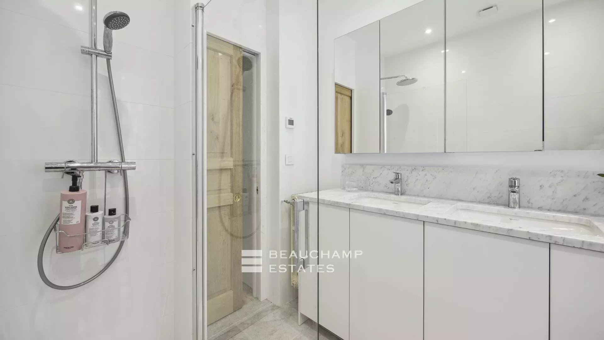 Superbe villa contemporaine avec piscine au cœur de Cannes Superb Renovated Villa with Pool in the Heart of central Cannes