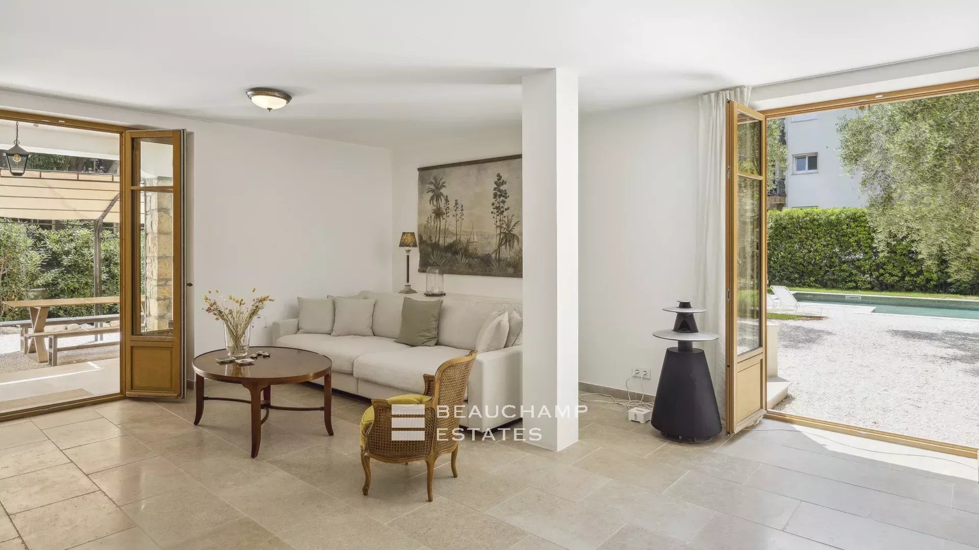 Superbe villa contemporaine avec piscine au cœur de Cannes Superb Renovated Villa with Pool in the Heart of central Cannes