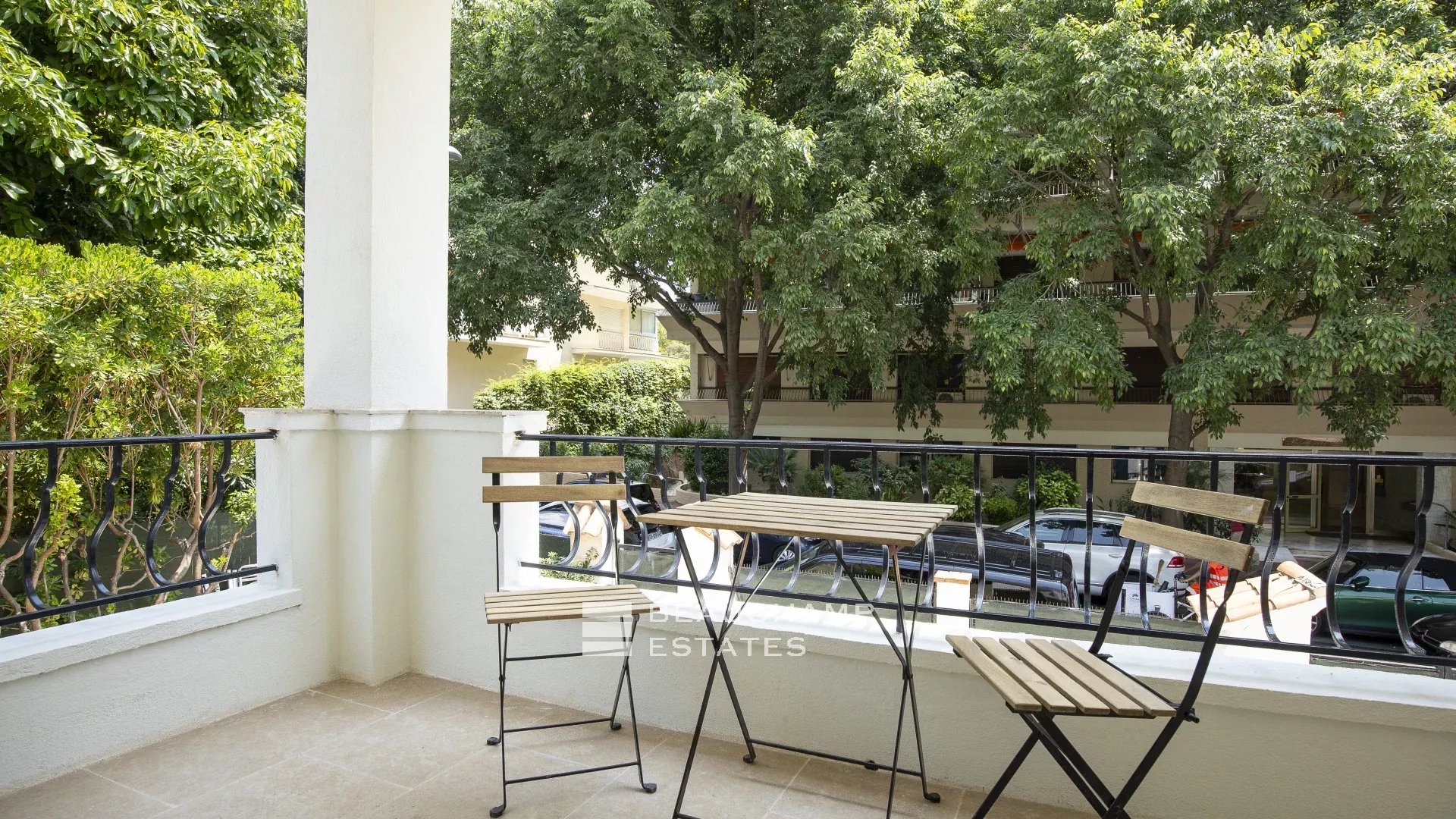 Superbe villa contemporaine avec piscine au cœur de Cannes Superb Renovated Villa with Pool in the Heart of central Cannes