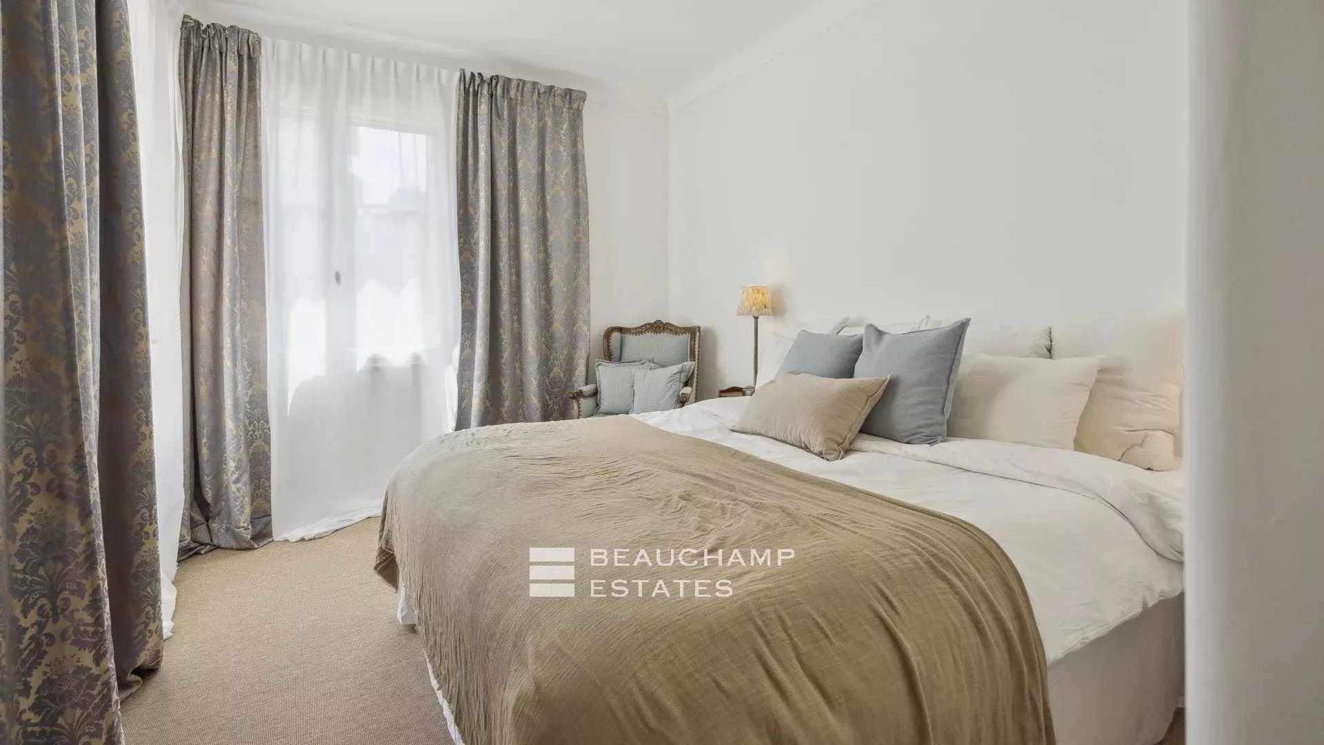 Superbe villa contemporaine avec piscine au cœur de Cannes Superb Renovated Villa with Pool in the Heart of central Cannes