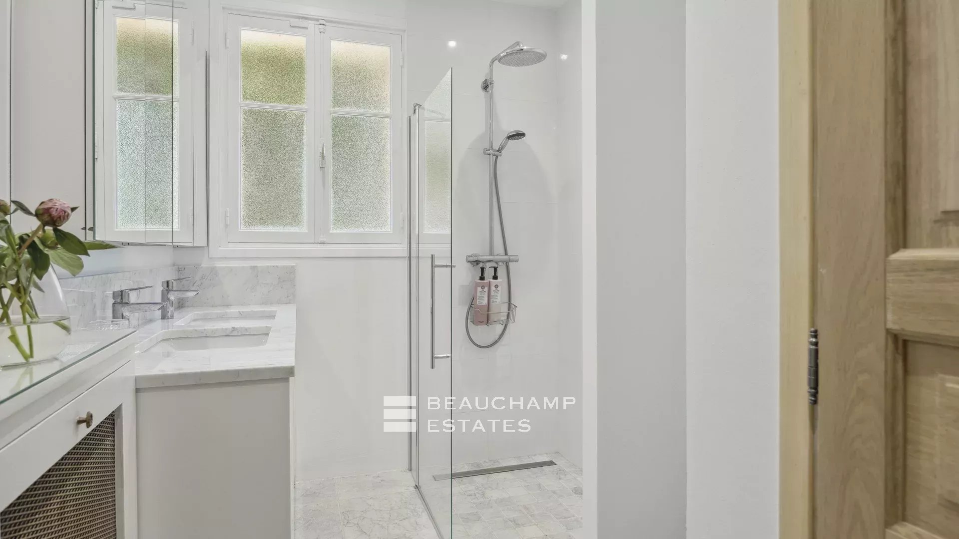 Superbe villa contemporaine avec piscine au cœur de Cannes Superb Renovated Villa with Pool in the Heart of central Cannes