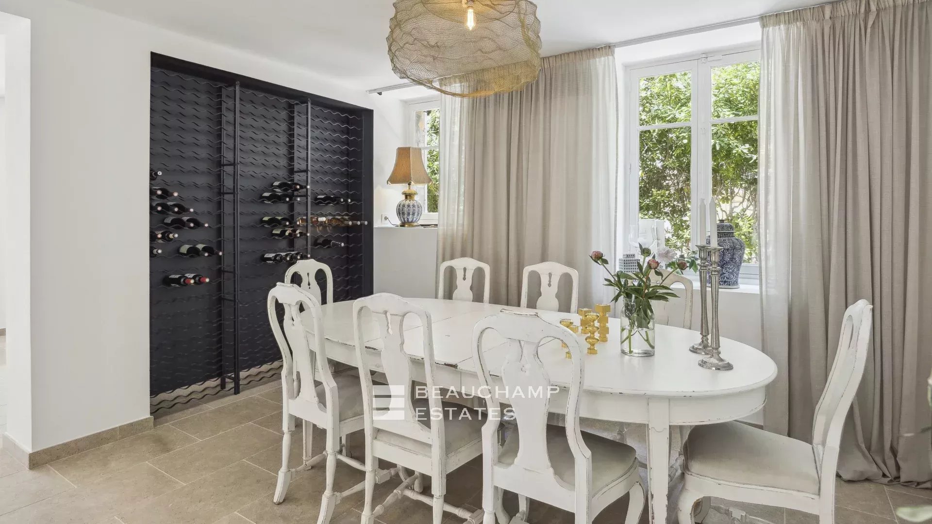 Superbe villa contemporaine avec piscine au cœur de Cannes Superb Renovated Villa with Pool in the Heart of central Cannes