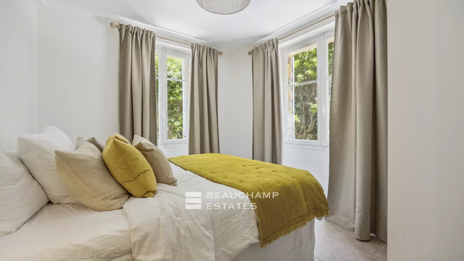 Superbe villa contemporaine avec piscine au cœur de Cannes Superb Renovated Villa with Pool in the Heart of central Cannes