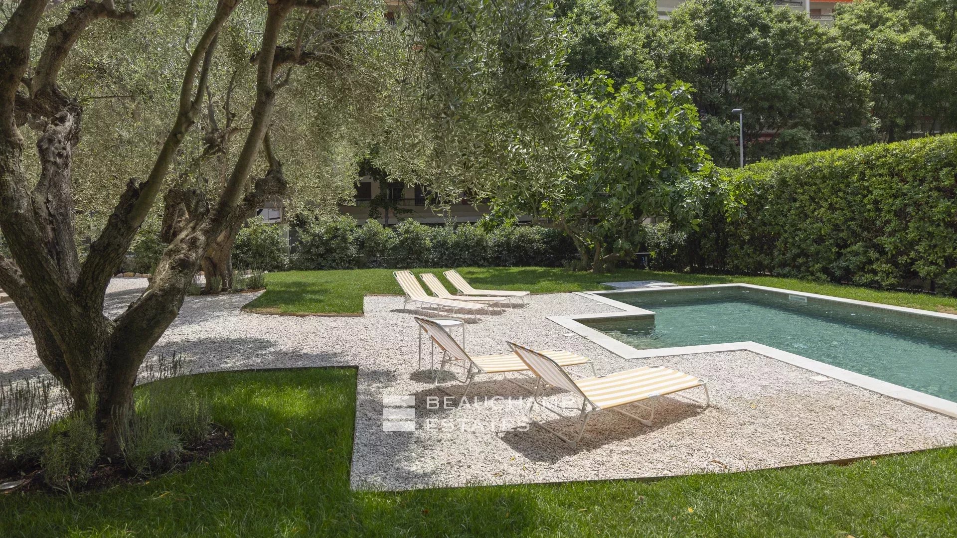 Superbe villa contemporaine avec piscine au cœur de Cannes Superb Renovated Villa with Pool in the Heart of central Cannes