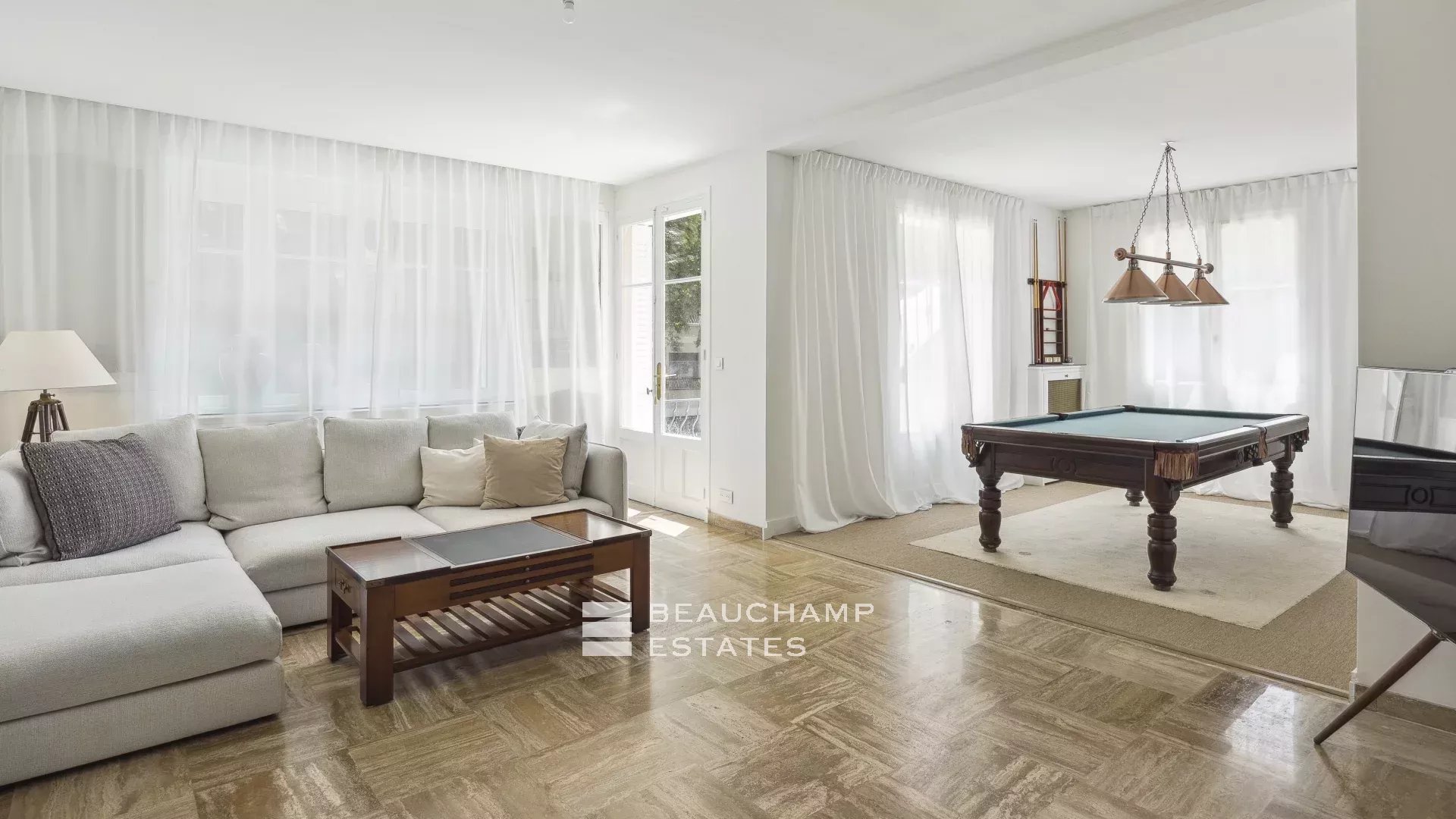 Superbe villa contemporaine avec piscine au cœur de Cannes Superb Renovated Villa with Pool in the Heart of central Cannes