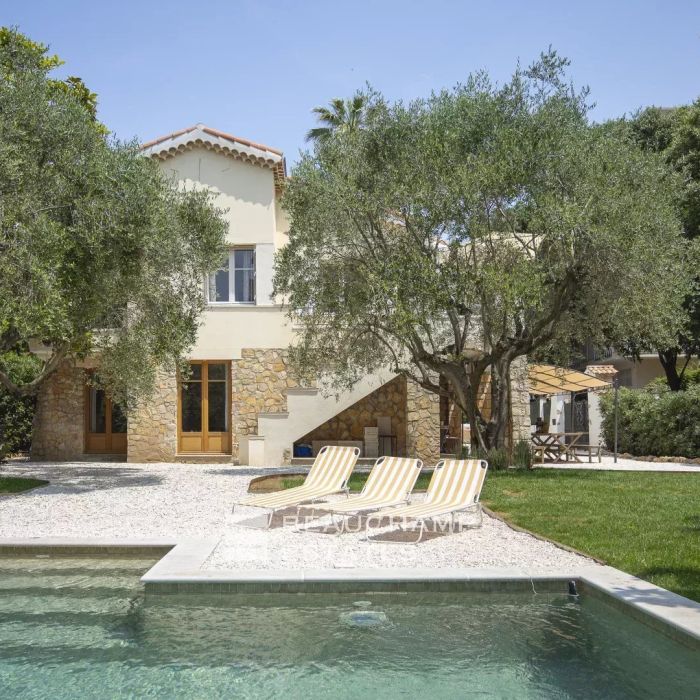 Superbe villa contemporaine avec piscine au cœur de Cannes