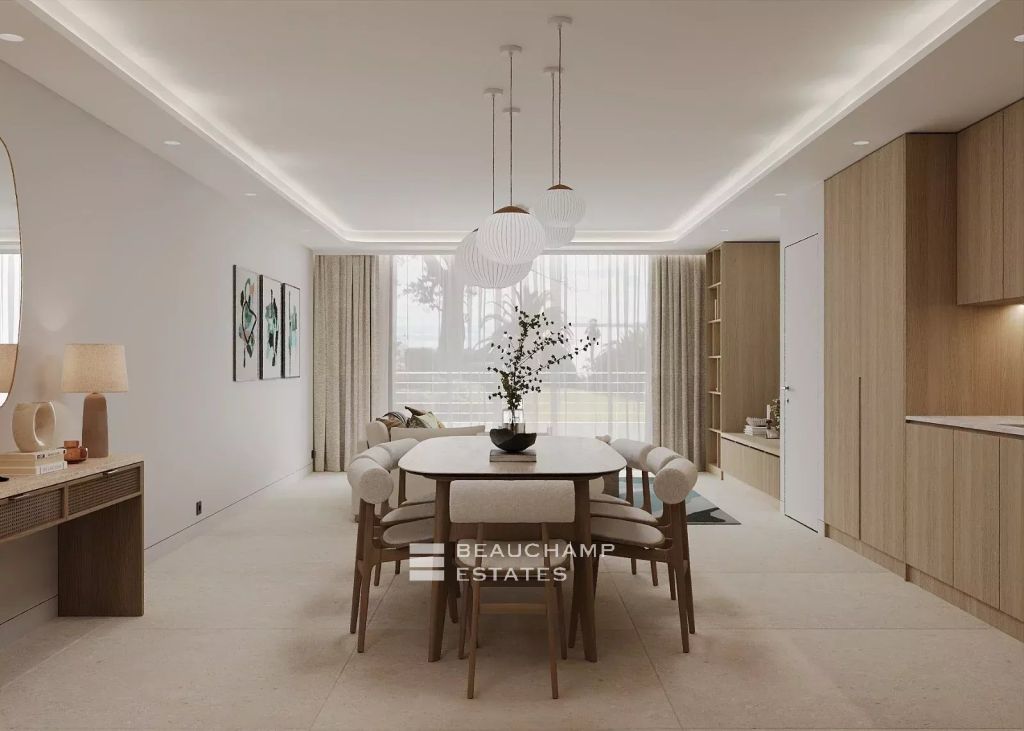 Three-bedroom apartment with sea view – Palm Beach