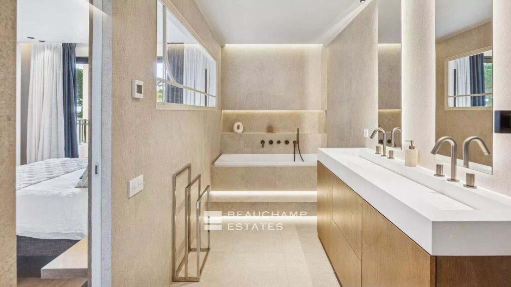 Three-Bedroom Duplex Penthouse – Saint-Jean-Cap-Ferrat