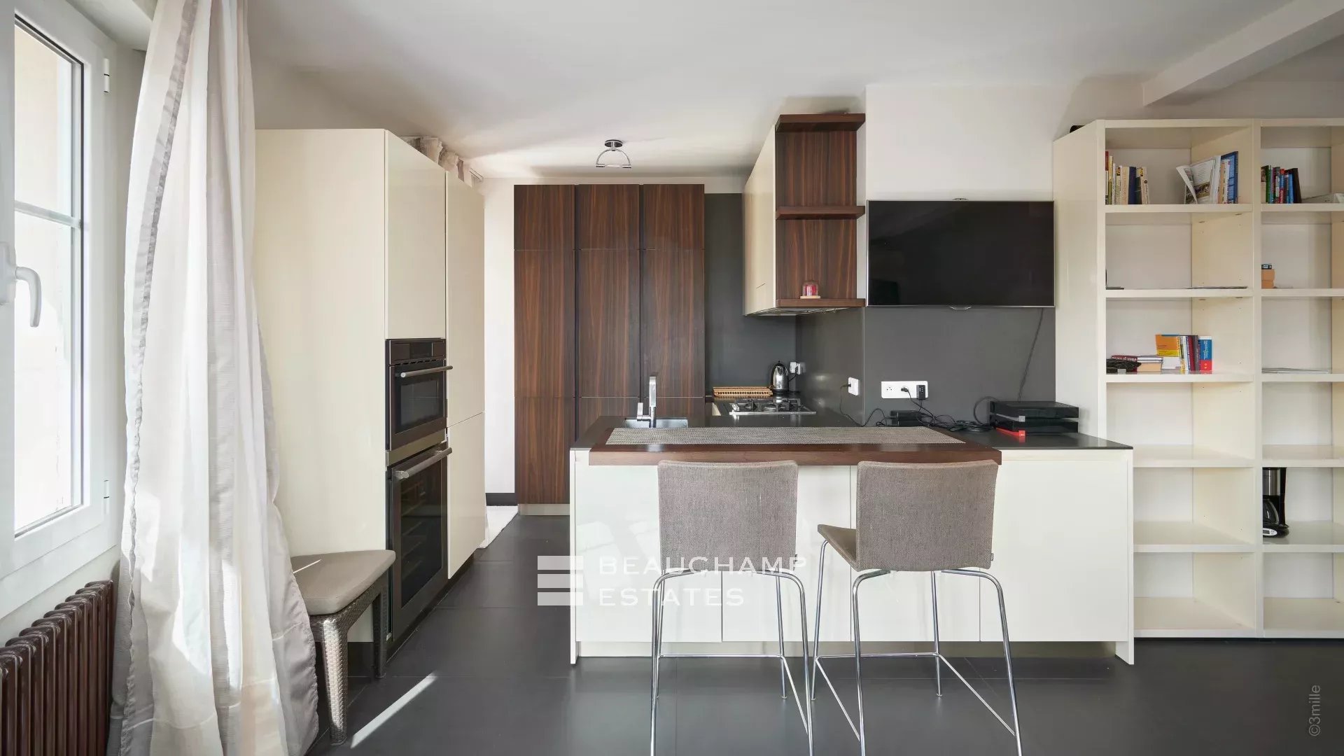 Dernier étage – 2 pièces au coeur de Cannes – Résidence de standing Top floor – 2 rooms in the heart of Cannes – Luxury residence