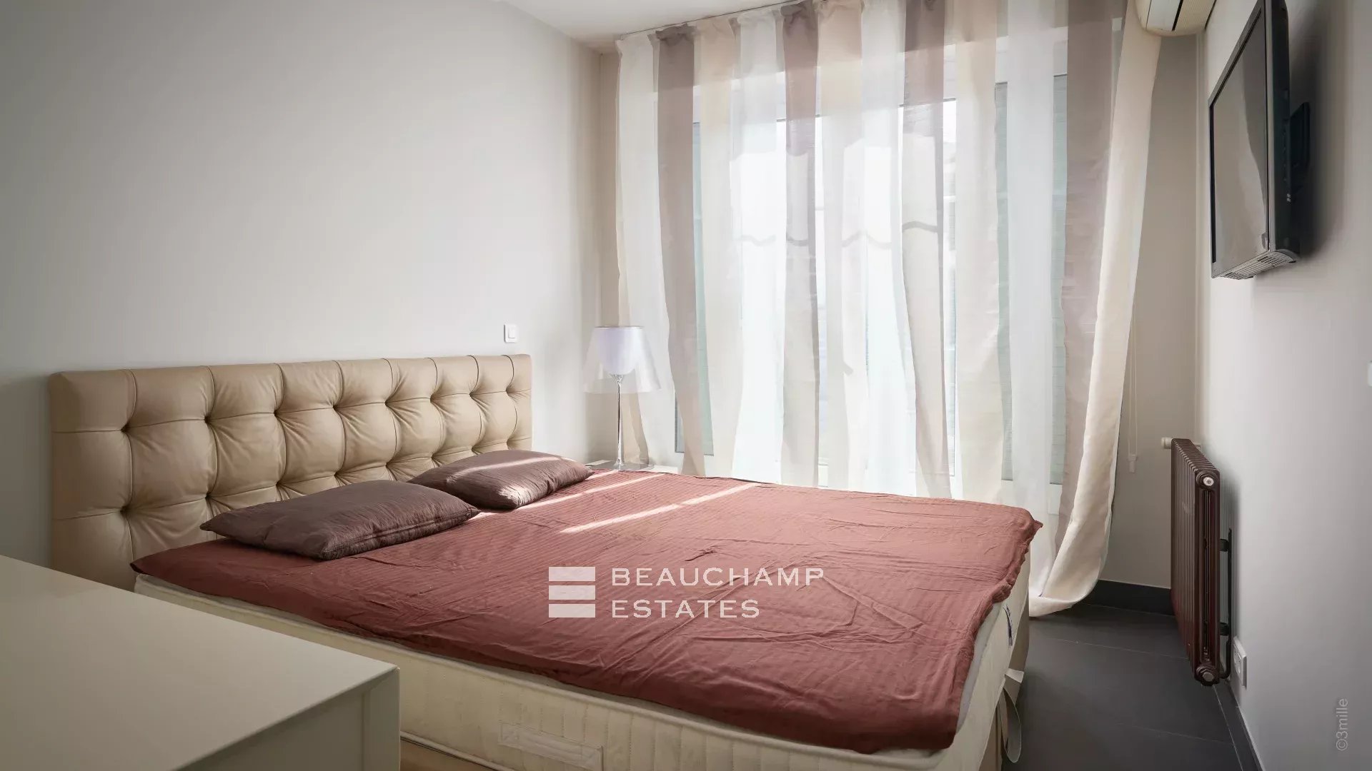 Dernier étage – 2 pièces au coeur de Cannes – Résidence de standing Top floor – 2 rooms in the heart of Cannes – Luxury residence