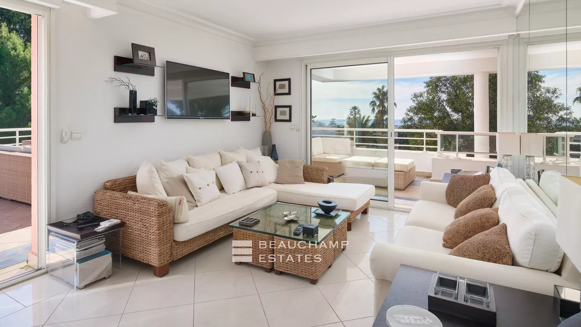 Top Floor apartment with Sea View Top Floor apartment with Sea View