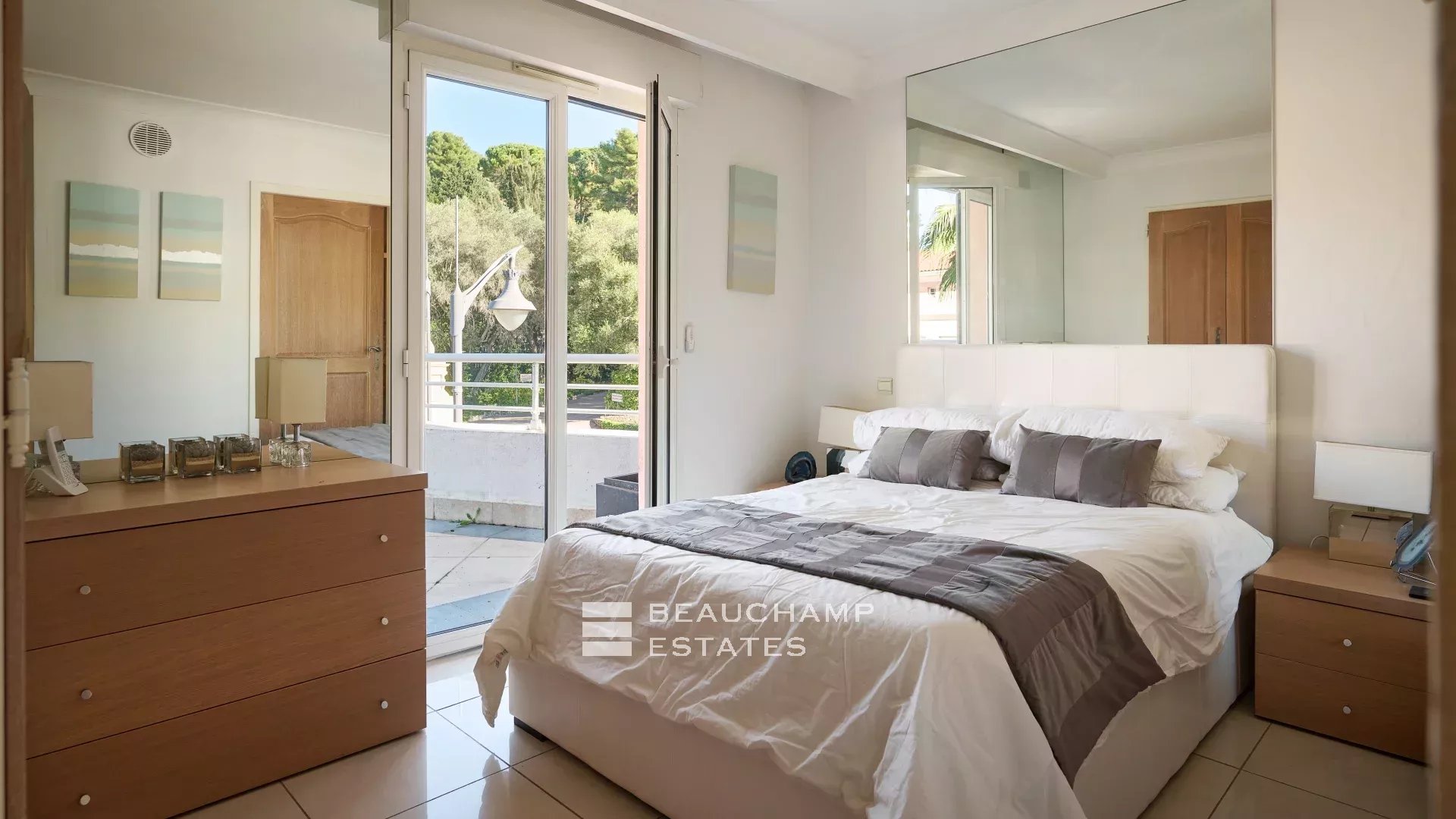 Top Floor apartment with Sea View Top Floor apartment with Sea View