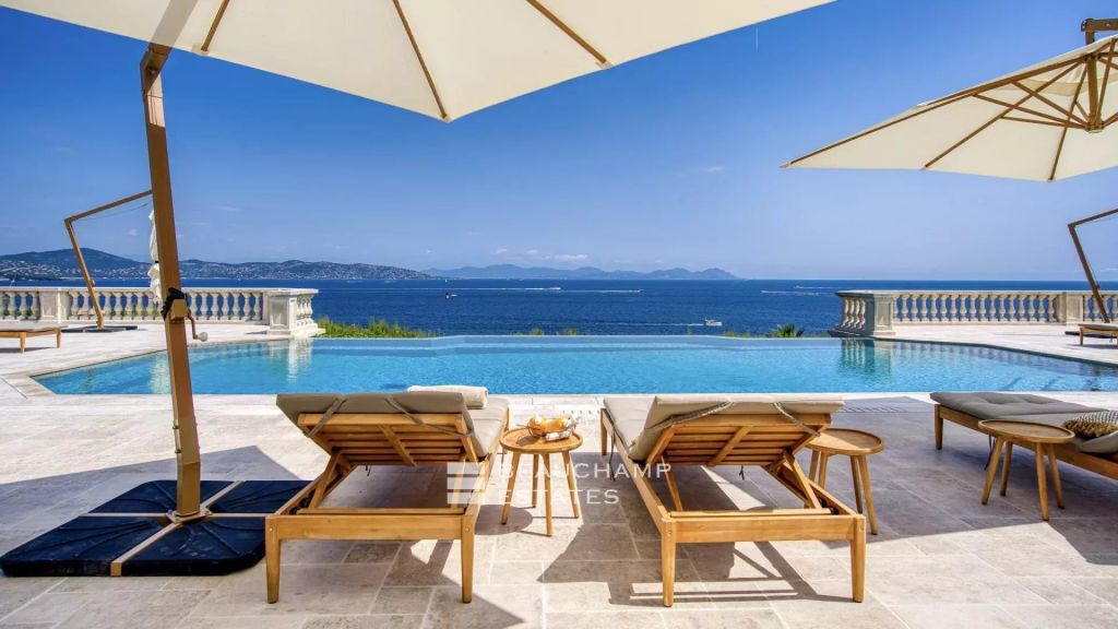 Ultra luxury provencal villa in the prestigious domain of Les Parcs of Saint-Tropez