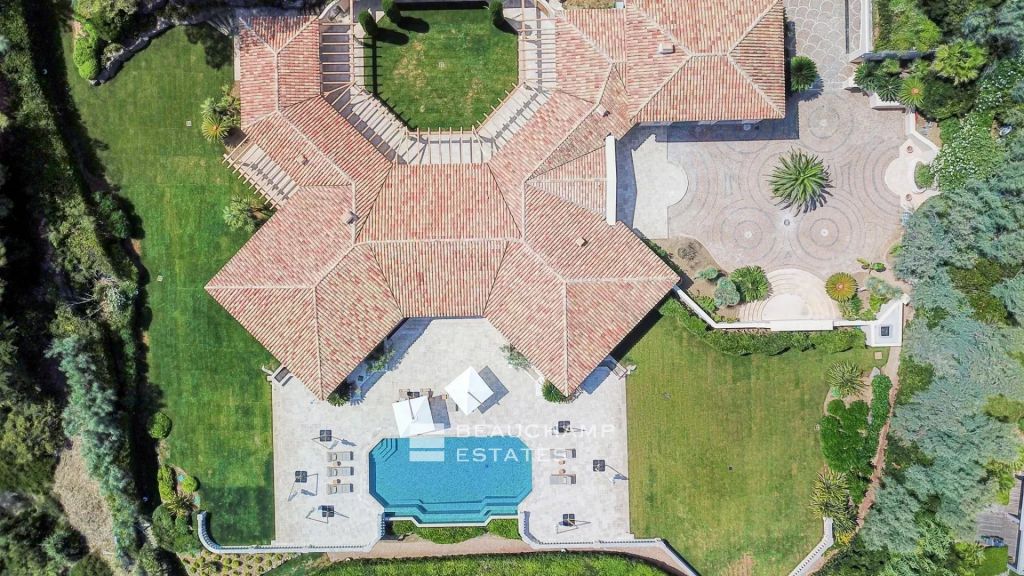 Ultra luxury provencal villa in the prestigious domain of Les Parcs of Saint-Tropez