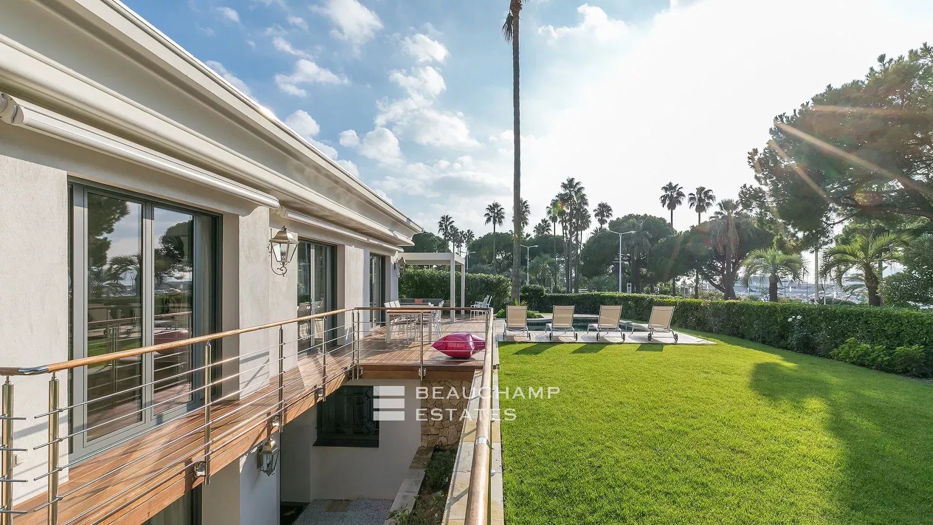 Unique 4-bedroom property located on La Croisette facing Port Canto Unique 4-bedroom property located on La Croisette facing Port Canto