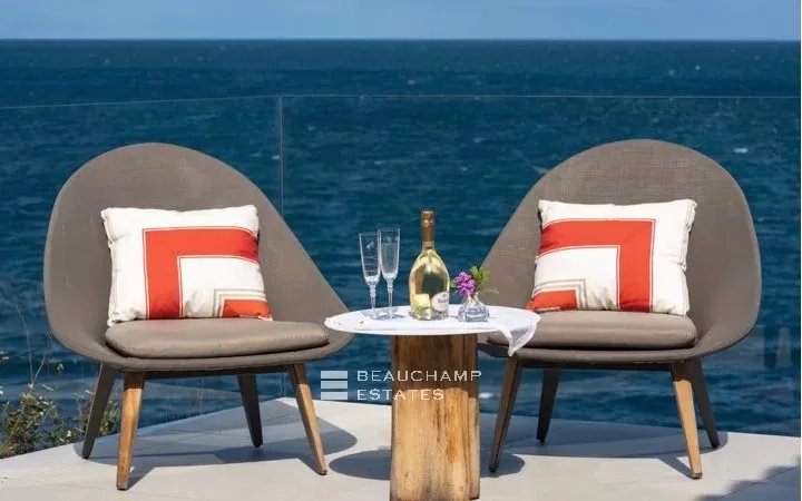 Propriété provençale de luxe dans un domaine privilégié de Saint-Tropez Unique Location, Amazing Waterfront Mansion in Saint-Tropez